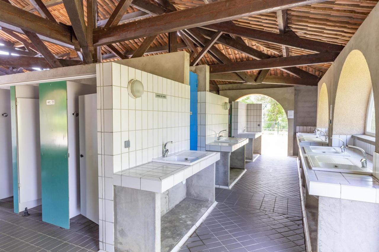 Camping Sites Et Paysages Les Pres Hauts Sisteron Exterior photo